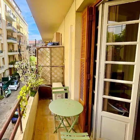 Centre Joli T2 Grandval Апартаменты